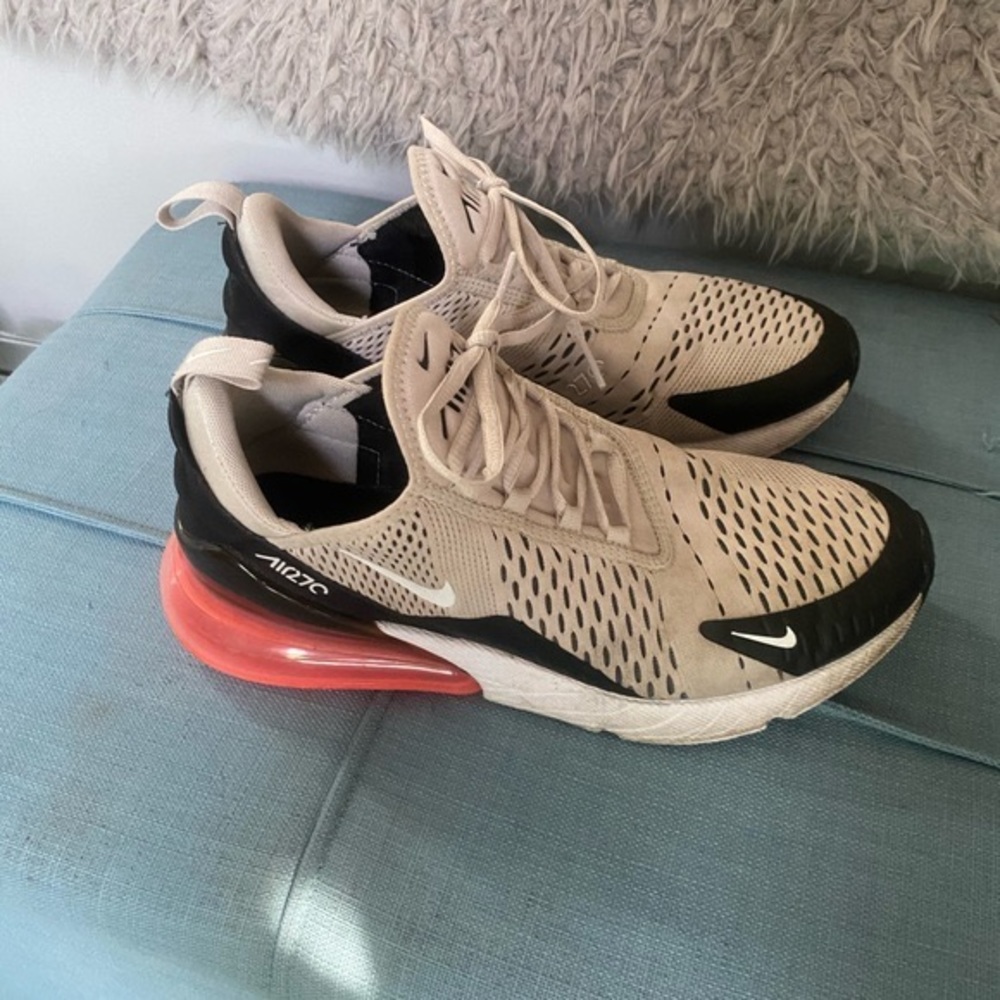 Size 10 (or size 8.5 men’s) Nike air Max 270’s …